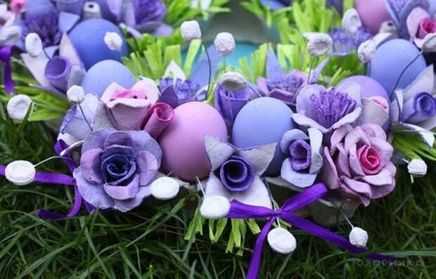 фото цветы из яичных лотков