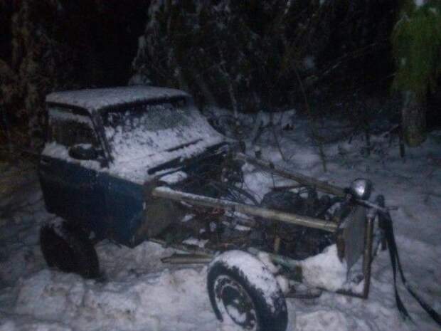 Полицейские прифигели от самодельного авто колхозников, на котором те катили на дискач Полицейские прифигели от самодельного авто колхозников, на котором те катили на дискач
