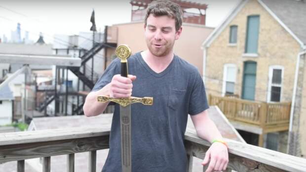 Поклонник «Игры престолов» отстоял честь подруги с мечом в руках