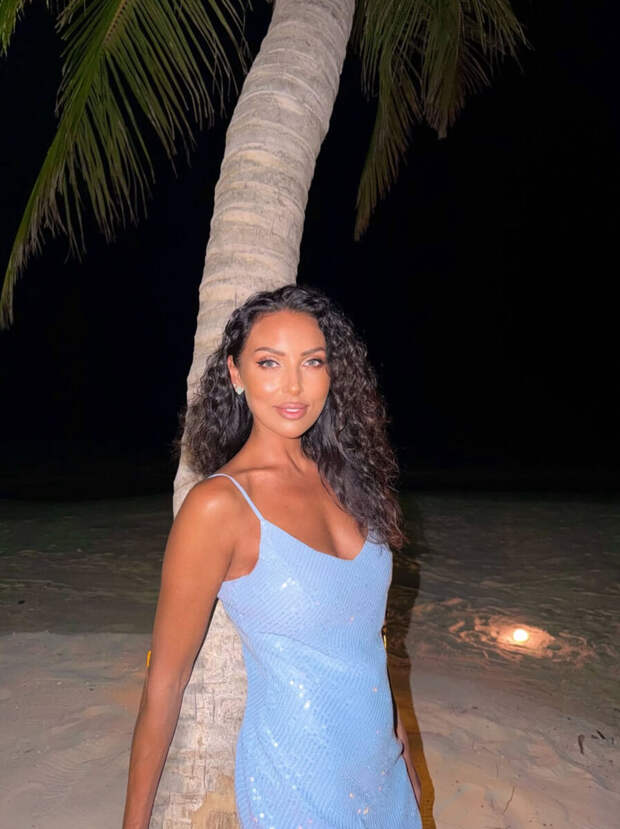 Алсу в блестящем платье на берегу океана воплотила образ «Русалочки»