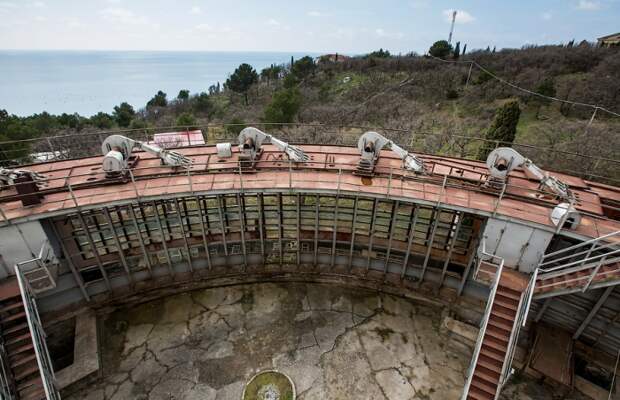 Вентиляторы бассейна были интересной формы - сверху похожи на огромные вилки. /Фото: livejournal.com