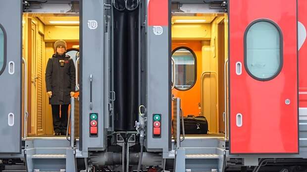 Пассажиропоток пригородных поездов в праздники на Алтае достиг 222 тысяч человек