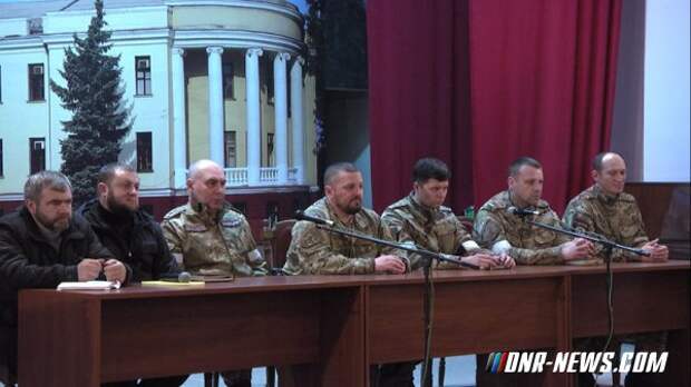 Корнет: Украинский спецназ готовился зайти в Луганск после отстранения руководства МВД ЛНР