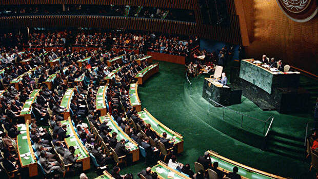 Генеральный секретарь ЦК КПСС, Председатель Президиума Верховного Совета СССР Михаил Горбачев выступает на 43-й сессии Генеральной ассамблеи ООН