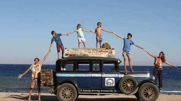 Аргентинская семья 17 лет колесит по миру на винтажной машине 1928 года. В дороге родили 4-х детей автопутешествие, кругосветка, путешествия, ретроавтомобиль, семья
