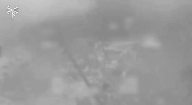 Израильский пилот уклоняется от зенитной ракеты над Тегераном https://t.me/webmoney_dn/315760Video: Видео от Донецкая группа новостей|Донецк.ДНР