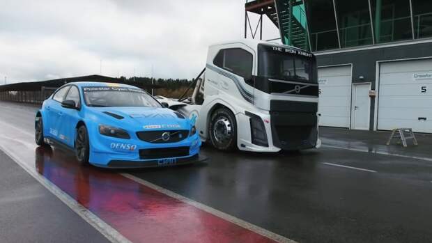 Volvo сравнила на треке седан S60 и 2400-сильный грузовик