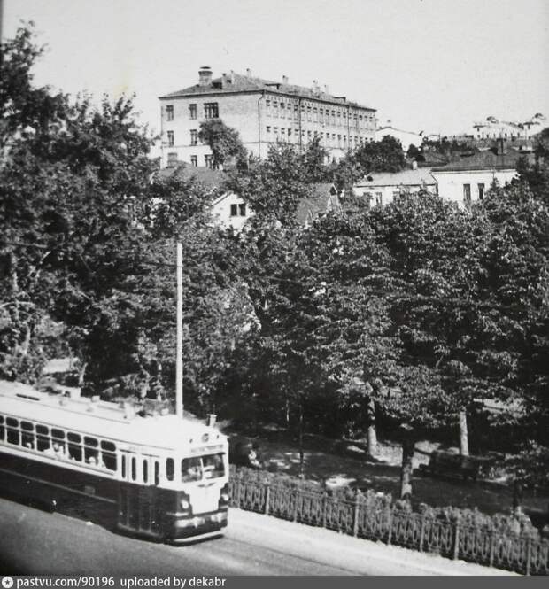 Вид на Яузский бульвар с дома Голосова, 1954-1957.  С сайта www.pastvu.com.