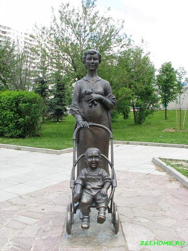памятник маме с ребёнком