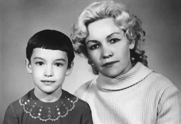 Анна Подгорная с матерью, 1972 | Фото: flibusta.site