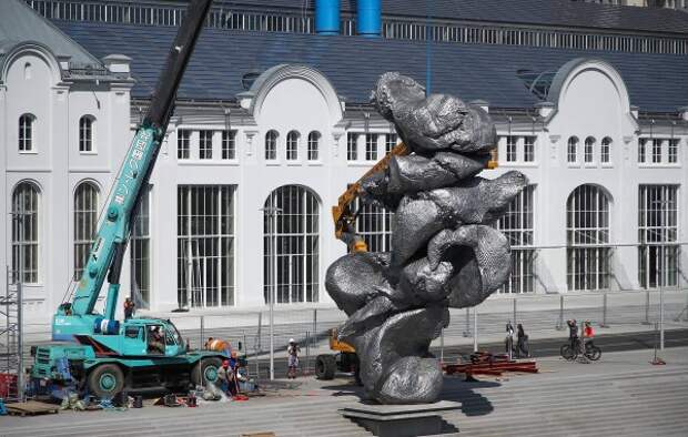 Миндлину, Гершману и Гнилорыбову нравится «памятник дерьму» в центре Москвы