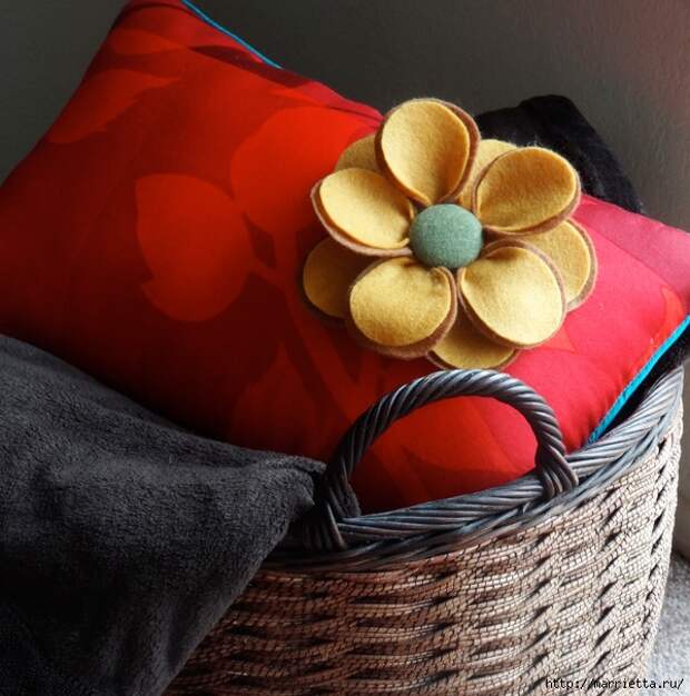 Красивые подушки с цветами из фетра. Идеи и мастер-класс (14) (600x606, 260Kb)