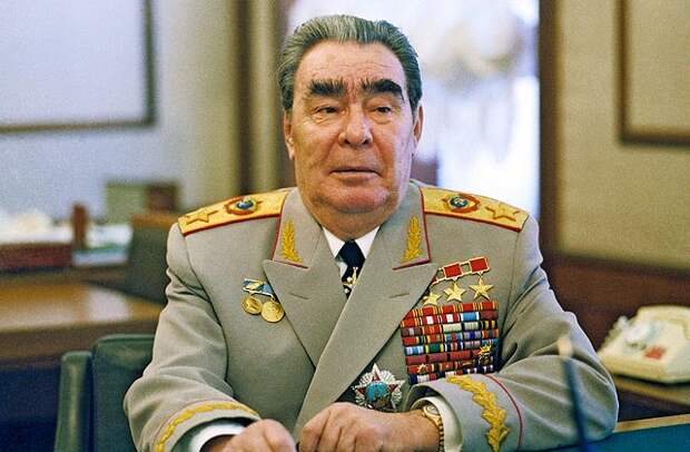 Леонид Брежнев после вручения ему ордена Победы. Фото: Владимир Мусаэльян / ИТАР-ТАСС