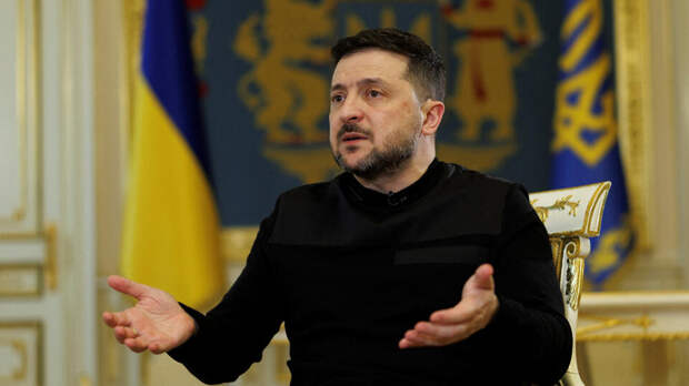 В США назвали Зеленского безумным карликом