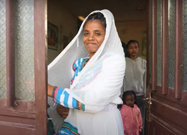 "Ложь или чудо?": 26-летняя жительница Эфиопии утверждает, что ничего не ела и не пила в течение 16 лет