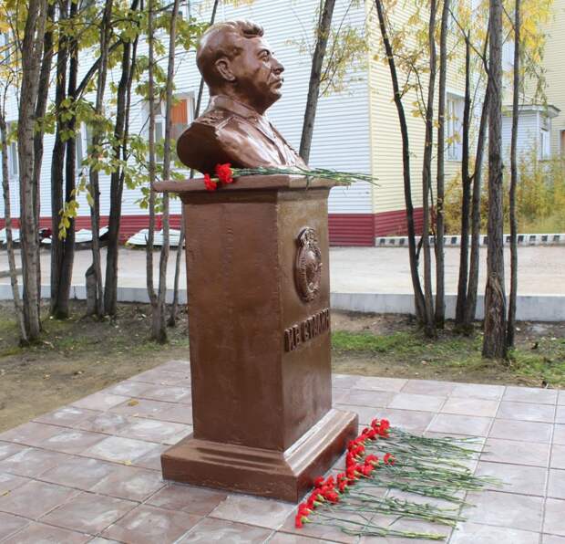В Якутии открыли памятник Сталину