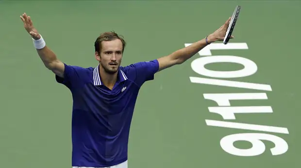 Тарпищев объяснил, когда Медведев станет первой ракеткой мира