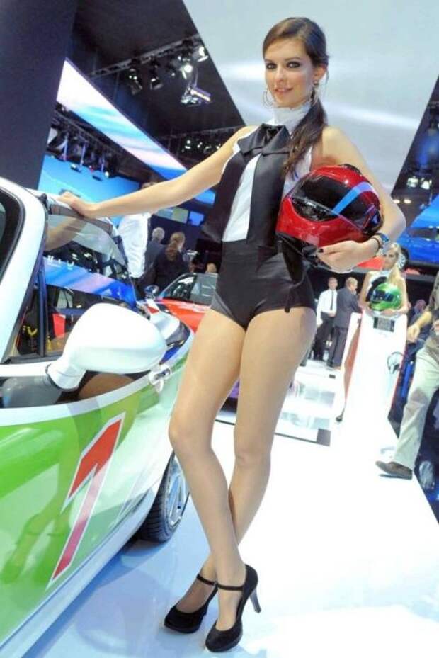 Девушки с автовыставок
