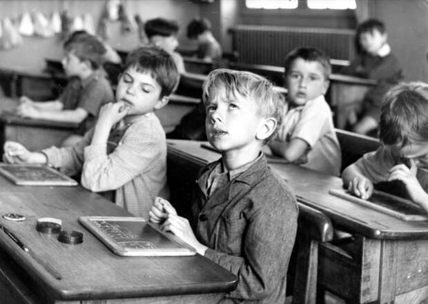 Советская система образования не только учила, но и воспитывала. |Фото: paperwalker.blogspot.com.