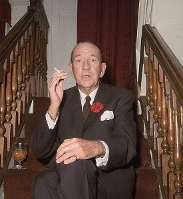 Знаменитости, которые подрабатывали шпионами BroDude.ru noel coward 275x300