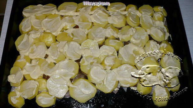 Курица запеченная с грибами и картофелем