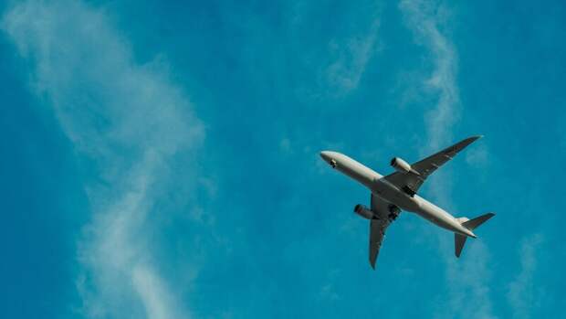 Самолет с футболистами "Кадиса" совершил вынужденную посадку в Севилье из-за неисправности двигателя