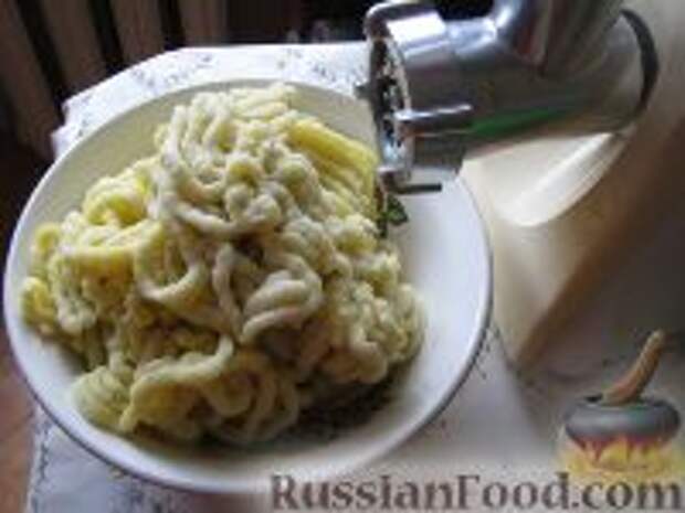 Фото приготовления рецепта: Пирожки картофельные с мясом - шаг №4
