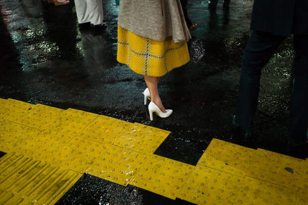 japan-street-photography-66-5808b9d2b8ff7__880