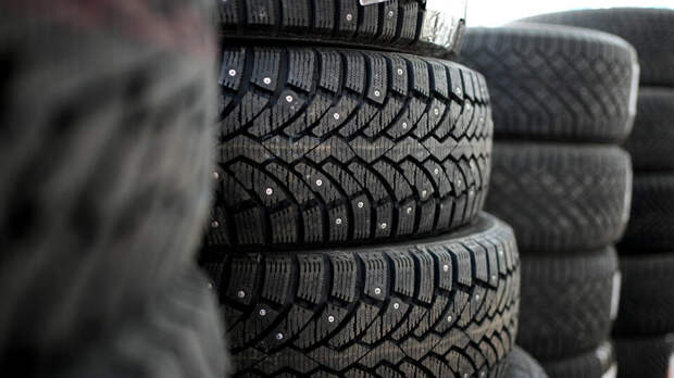 Юрист предупредила о штрафах за езду на зимней резине в теплое время года