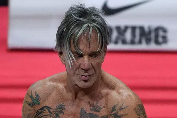 Микки Рурк требует 200 тысяч в день, пока фанаты собирают ему на аренду