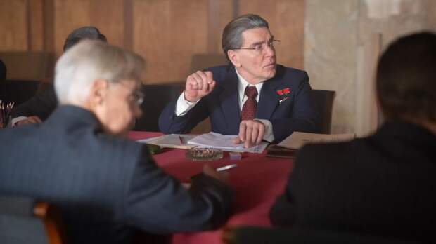 Без начальства: 6 сюжетов о том, как изменить мир в обход Политбюро