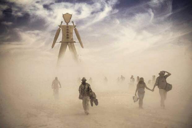 Изумительные фото с фестиваля Burning Man, мистического шоу огня посреди мёртвой пустыни Изумительные фото с фестиваля Burning Man, мистического шоу огня посреди мёртвой пустыни