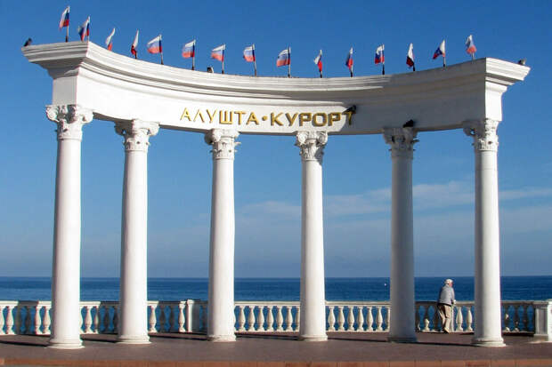 Минкульт Крыма проверяет законность сноса полуротонды в Алуште