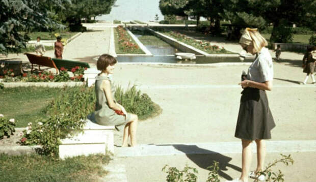 Короткие юбки, пикники на обочине дороги и улыбающиеся дети — каким был Афганистан до «Талибана»