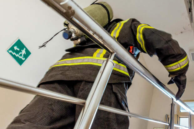 В Москве заблокированные в горящем хостеле люди собрались прыгать с четвертого этажа