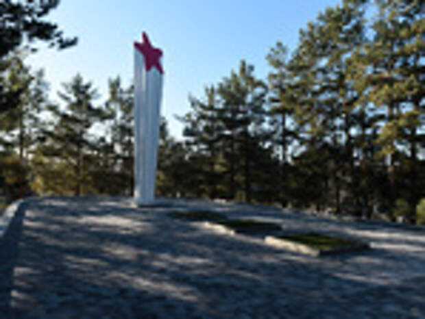 В Барнауле обновили мемориал с именами 415 солдат, умерших от ран в годы ВОВ / Фото: barnaul.org