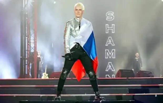 А может это нам пора выгнать со сцены всех, кто отказался выступать с Ярославом Дроновым (с Шаманом)???