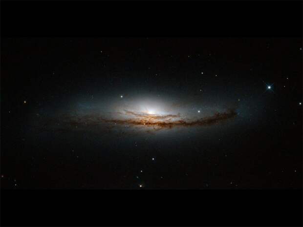 Центр спиральной галактики NGC 5793, которая находится более 150 миллионов световых лет от Земли в созвездии Весов Центр спиральной галактики NGC 5793, которая находится более 150 миллионов световых лет от Земли в созвездии Весов интересное, космос, красота, наука, фото