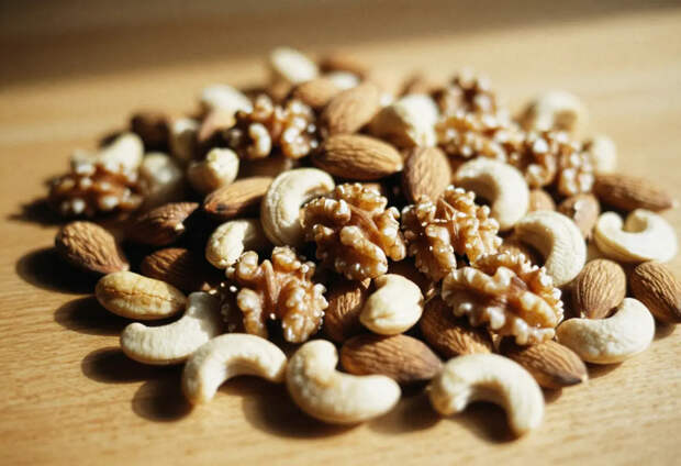 Грецкие орехи и арахис помогают быстрее уснуть и легче проснуться