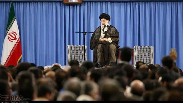 Высший руководитель Ирана Али Хаменеи на встрече с иранскими рабочими в Тегеране