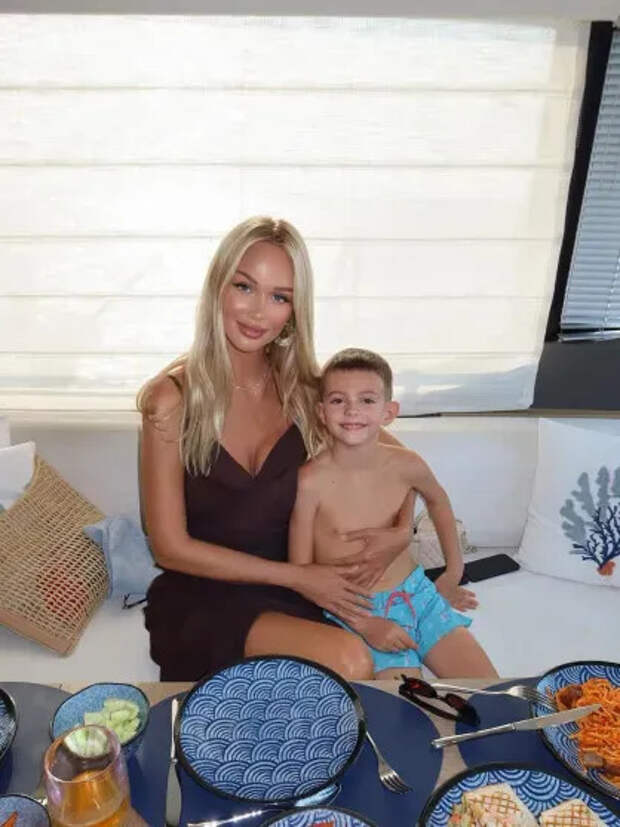 Виктория Лопырёва с сыном