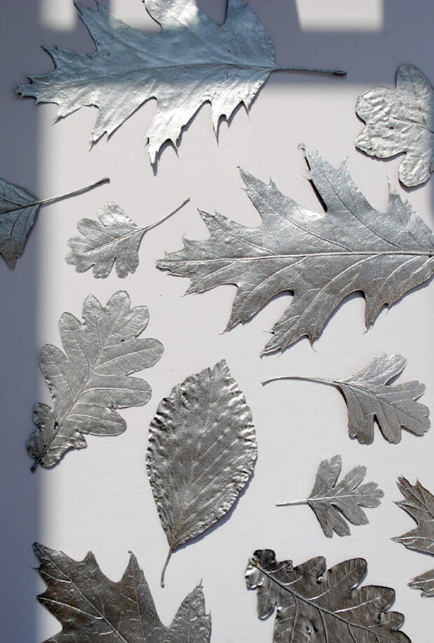 Декор осенними листьями - осенний лист в серебре