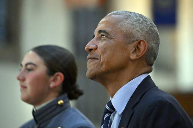 Дмитриев заявил, что о неспособности Обамы хранить секреты знают и инопланетяне