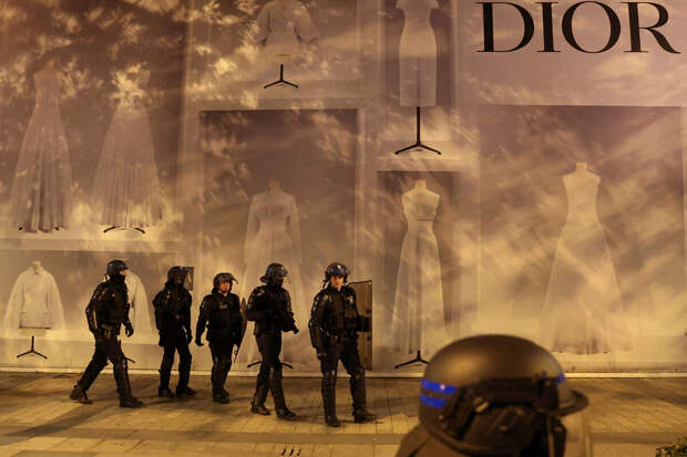 Dior и Armani обвинили в эксплуатации после расследования итальянской полиции