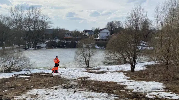 Два подростка упали под лед в Новой Москве