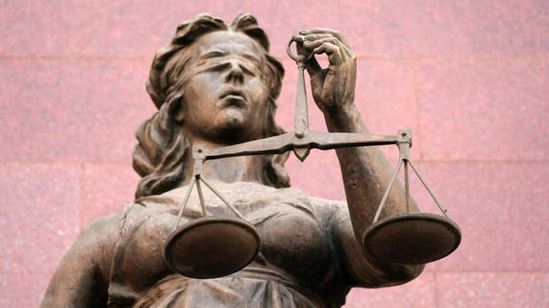 Автоподставщики на Bentley не признали вину в суде