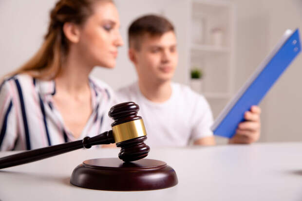 Юрист Хаминский: принятие наследства происходит путем подачи заявления нотариусу