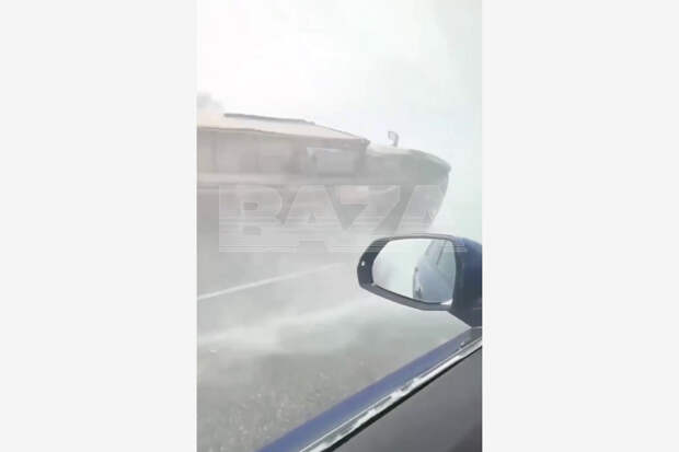 «Газель» сдуло с дороги в российском регионе