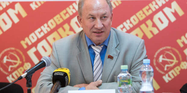 Депутат Рашкин заявил о готовности явиться к следователю из-за инцидента с лосем
