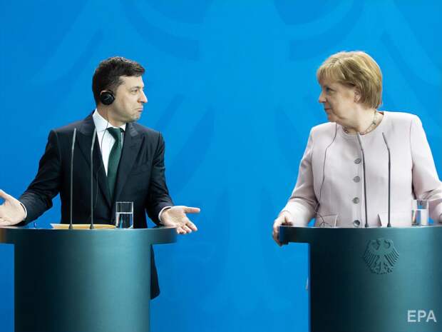 Канцлер ФРГ Ангела Меркель пытается усидеть на двух стульях – с одной стороны, она...